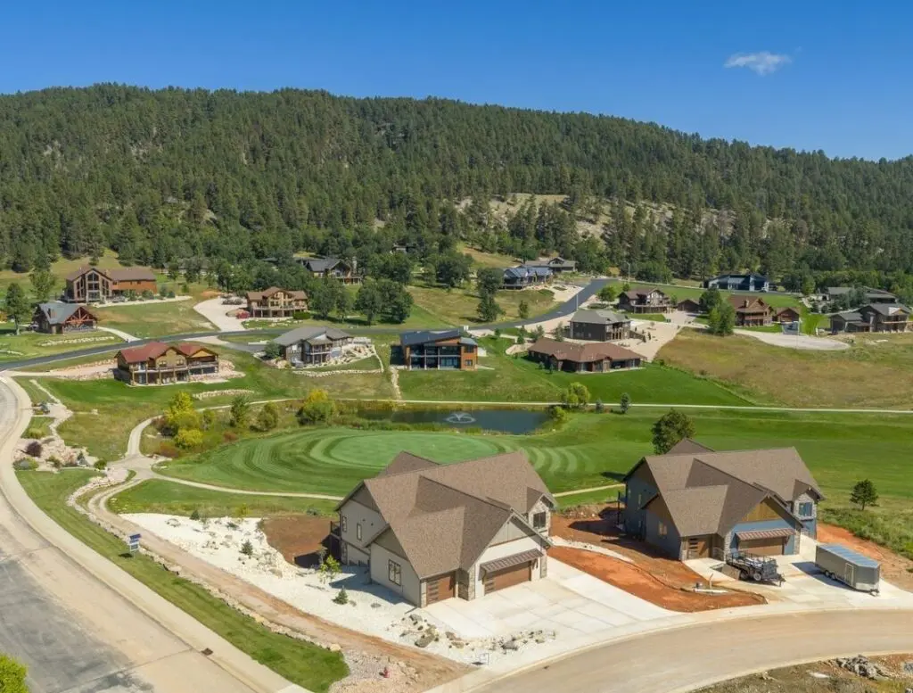Luxury Golf Course Rental surrounding land